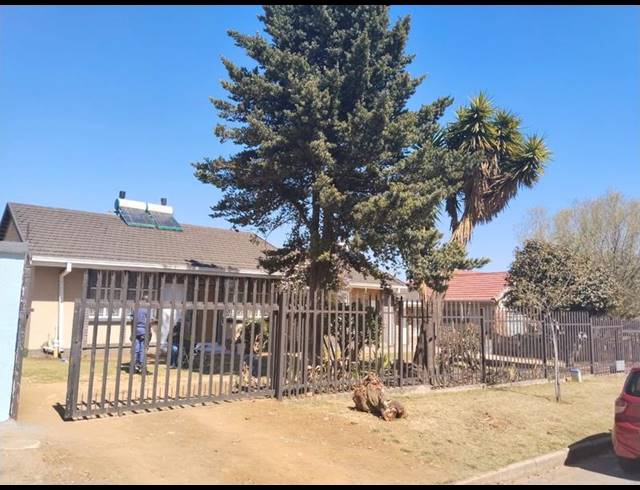 BUSINESS FOR SALE IN KEMPTON PARK